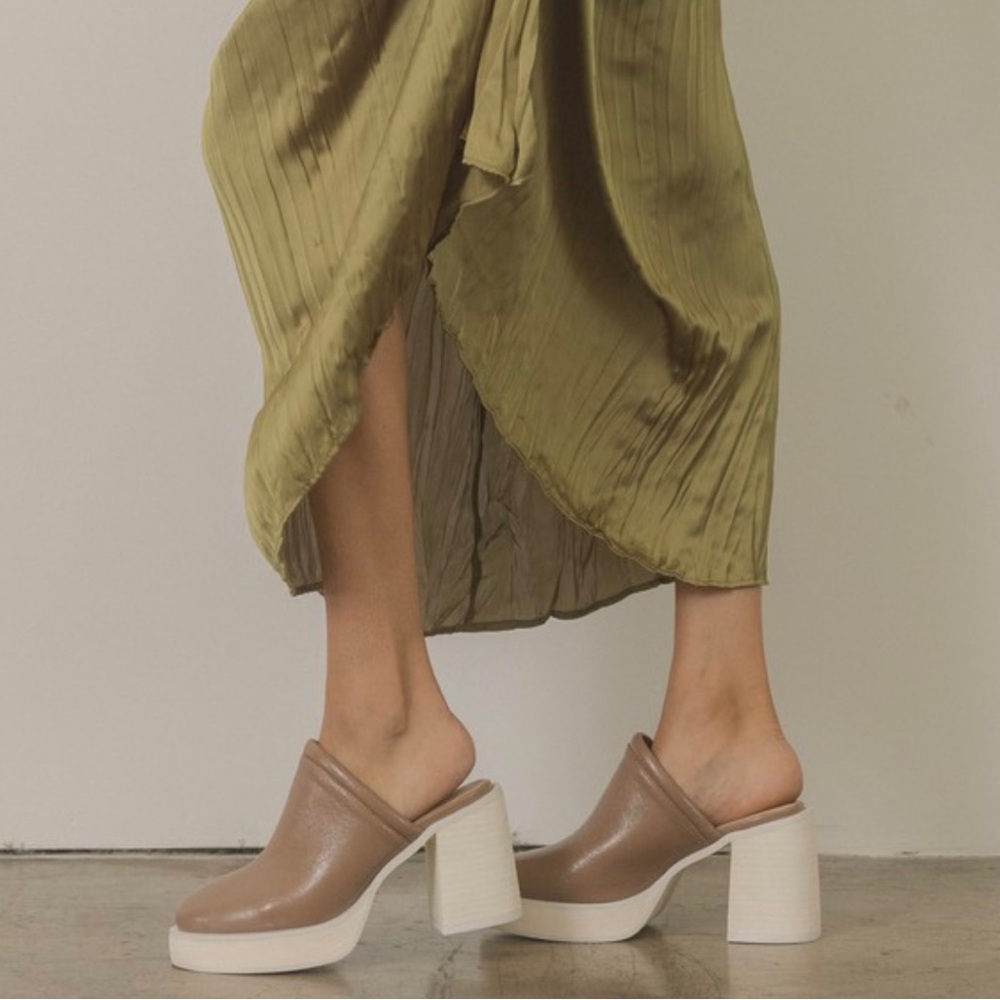 Ava Mauve Platform Clogs